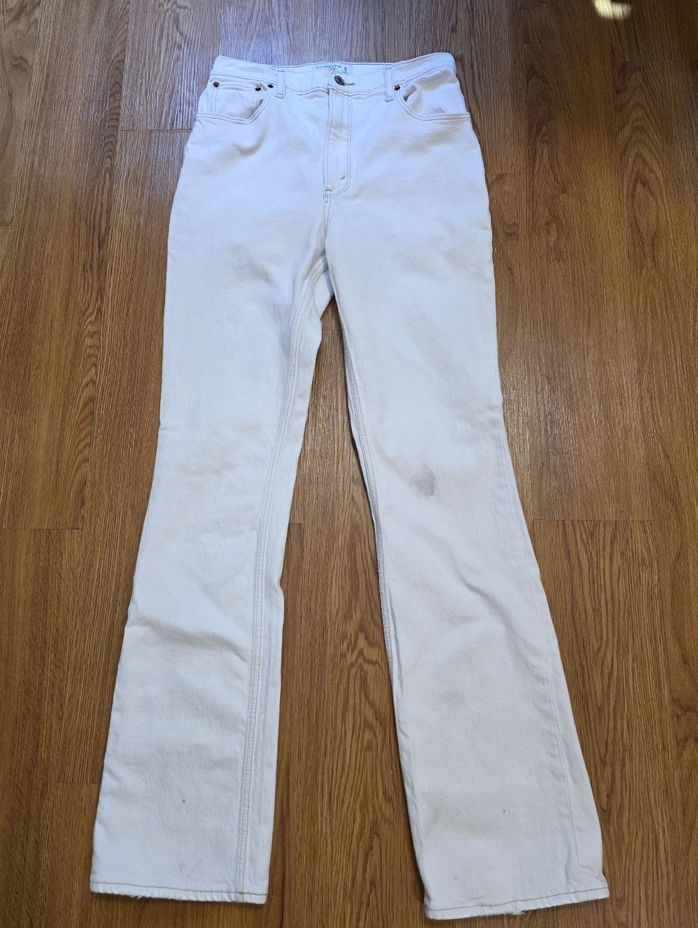 Abercrombie & Fitch The 70's Vintage Flare Ultra High-Rise Size 28/6L. White